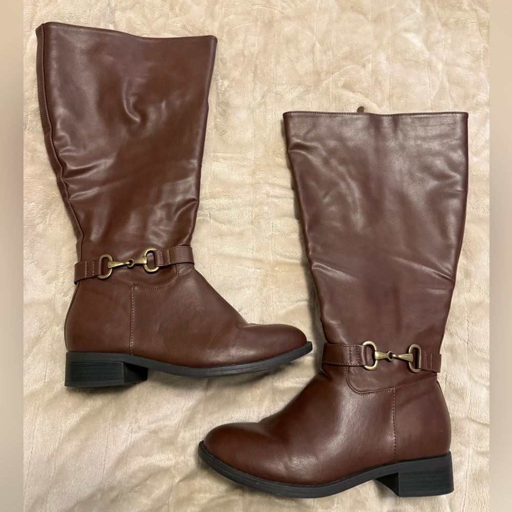 TALL BROWN BOOTS